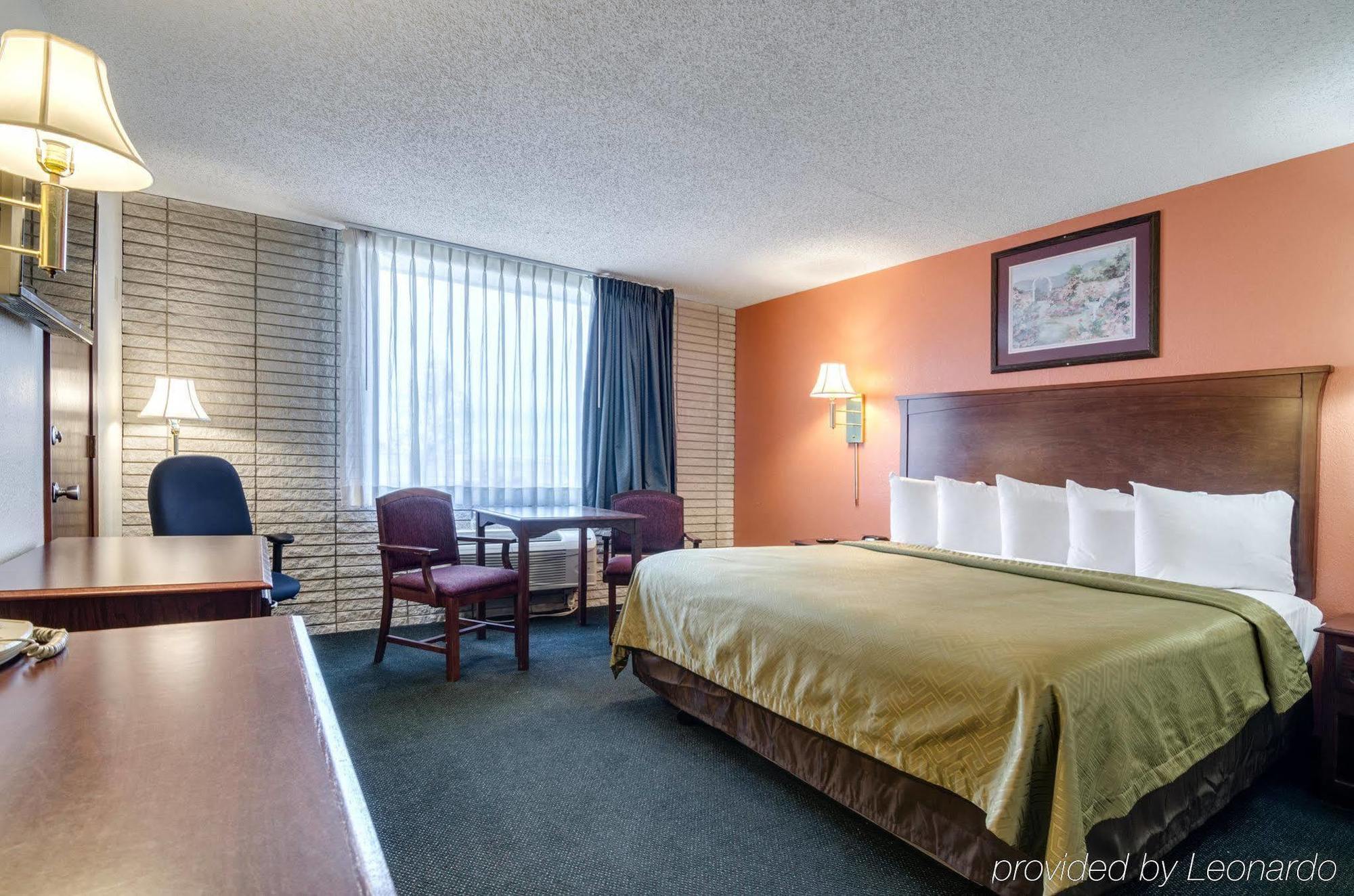 Americas Best Value Inn サライナ エクステリア 写真