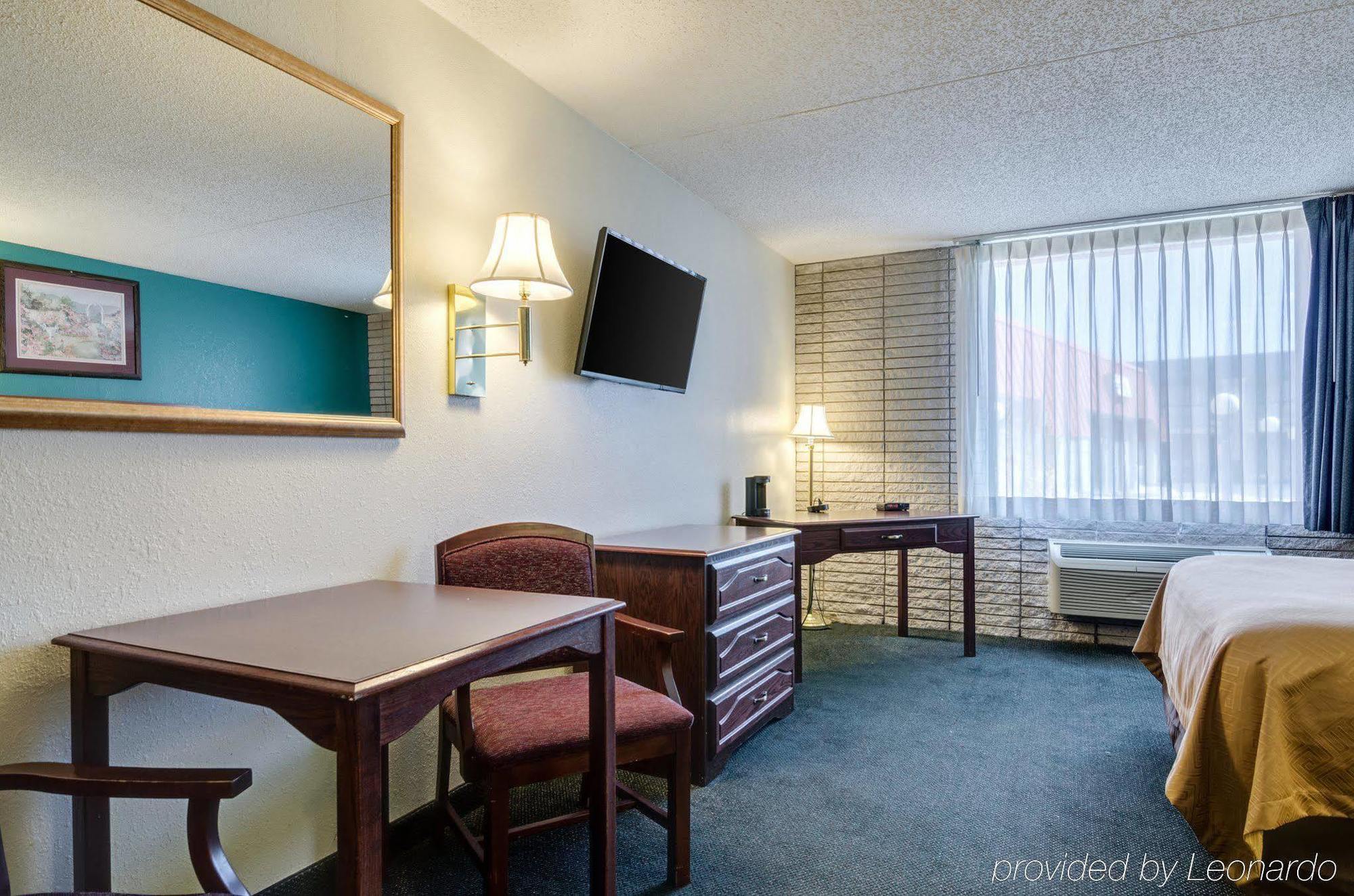 Americas Best Value Inn サライナ エクステリア 写真
